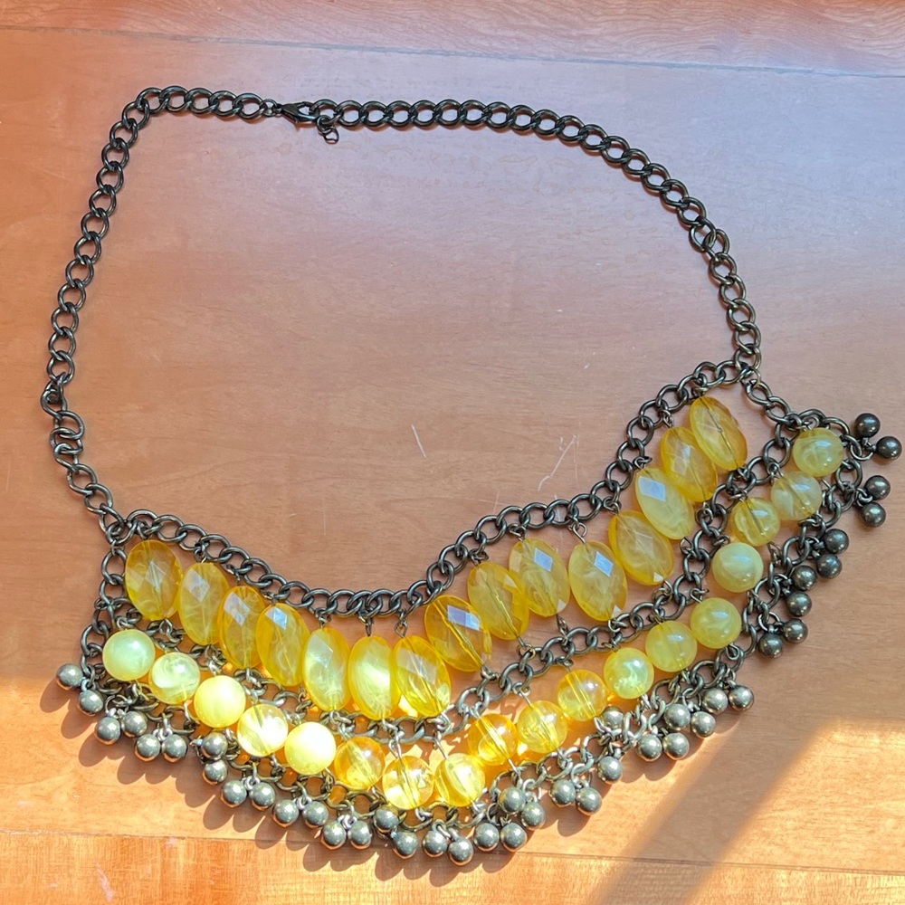 Beaded choker necklace yellow